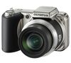 OLYMPUS SP-600UZ - Titansilber + Kameratasche für Bridgekameras 13 X 11 X 10 CM + SDHC-Speicherkarte 8 GB + Ladegerät 8H LR6 (AA) + LR035 (AAA) V002 + 4 Akkus NiMH LR6 (AA) 2600 mAh